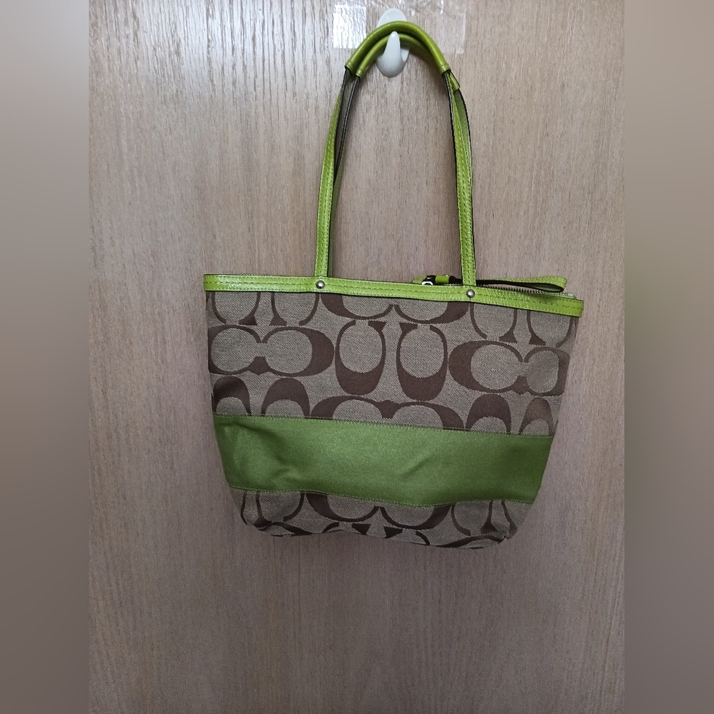 Coach beige and green hand purse.